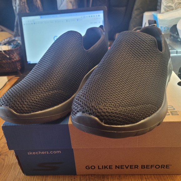 Man's Skechers Sneaker - Picture 5 of 9